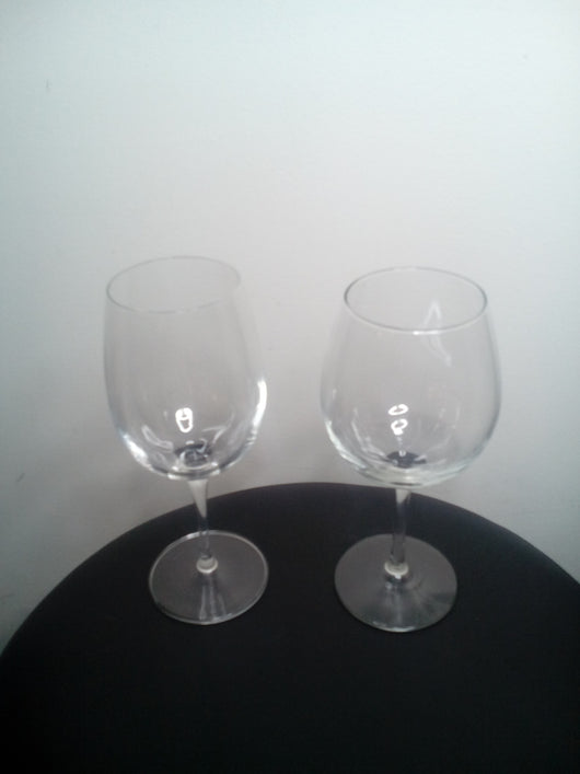 2 assorted wine glasses